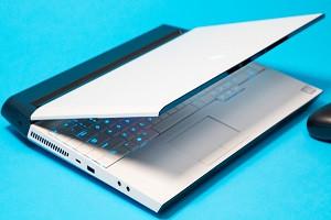 Gập màn hình Laptop mà không tắt máy có sao không?