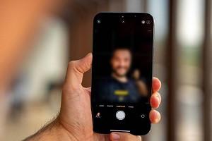 Camera trước iPhone 13 Pro Max bị mờ, iFan cần làm gì để khắc phục?