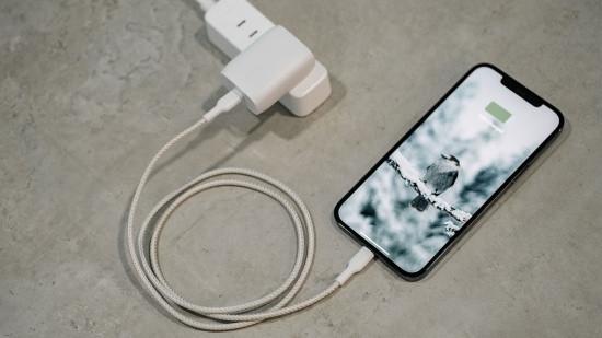 Cách sạc pin iPhone 13 Pro Max đúng cách: Bạn đã biết chưa?