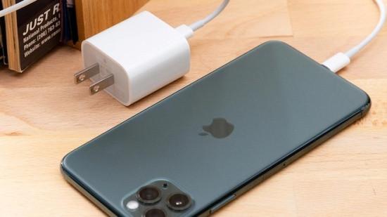 [Gợi ý] Nên dùng củ sạc nào cho iPhone 14 Pro Max?