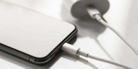 Giải Đáp: iPhone 14 hỗ trợ sạc nhanh bao nhiêu W?