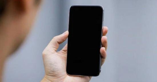 iPhone 11 bị đen màn hình mà vẫn có tiếng, xử lý sao?