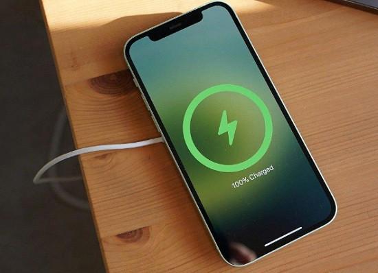Thắc mắc: iPhone dùng sạc nhanh có hại pin không?
