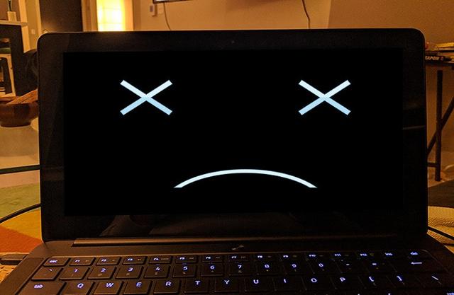 Laptop bật không lên đèn nguồn nhấp nháy, khắc phục thế nào?