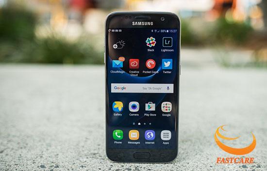 Thay Màn Hình Samsung S7 Giá Bao Nhiêu?