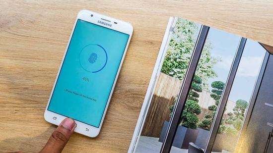 Cảm biến vân tay J7 Prime không nhạy, bạn nên làm gì?
