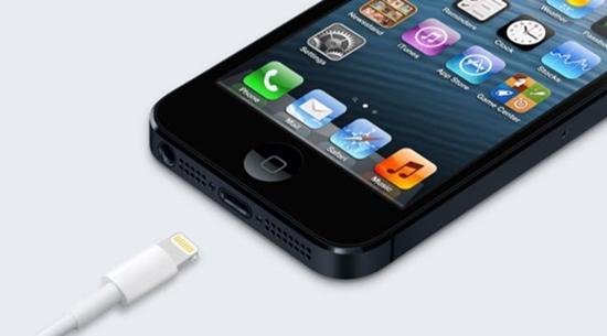 iPhone 5 sạc pin không vào do đâu, khắc phục thế nào?