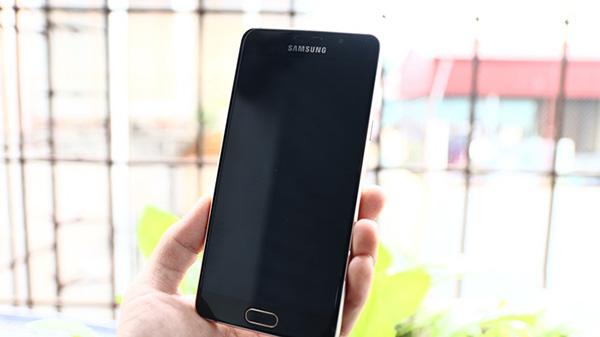 Điện thoại Samsung A5 bị đen màn hình phải làm sao?