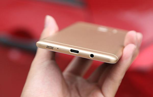 Samsung C9 Pro sạc không vào pin nên làm thế nào?