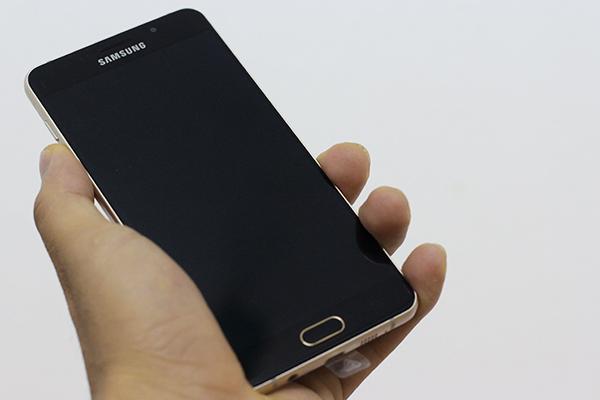 Thay màn hình Samsung A7 2016 giá bao nhiêu?
