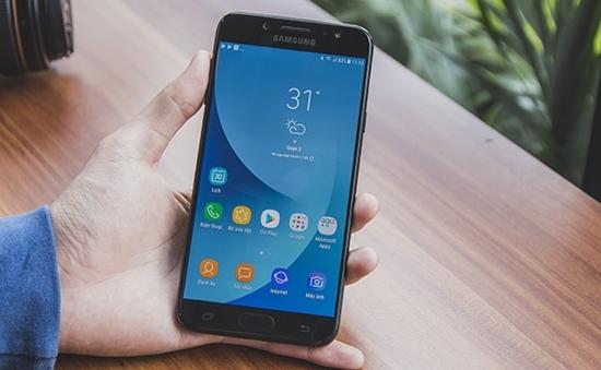 Màn hình J7 Plus bị ám vàng, nên làm gì để khắc phục?
