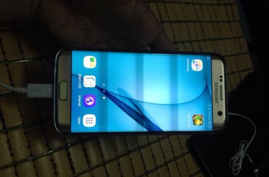 Giải pháp cho lỗi màn hình điện thoại Samsung bị sọc ngang