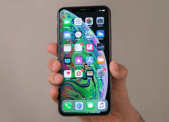 Nên làm gì khi iPhone Xs Max báo sạc nhưng không vào pin