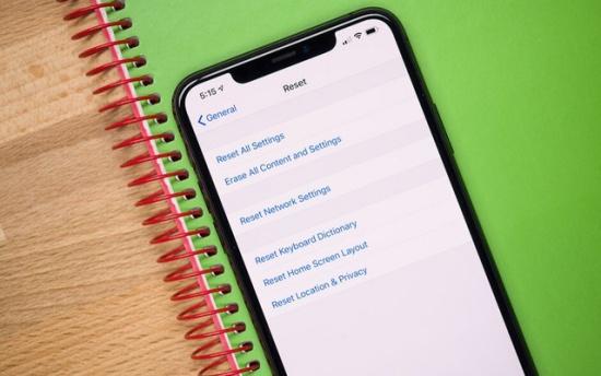 Giải đáp: Cài đặt lại iPhone có mất danh bạ không?