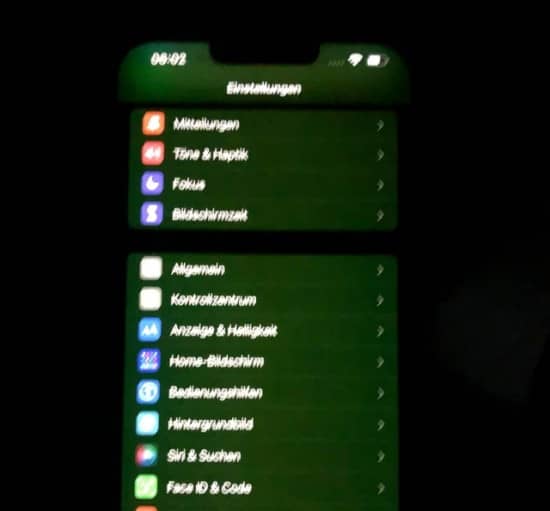 iPhone 13 Pro bị lỗi màn hình xanh iPhone 13 Pro bị lỗi màn hình xanh
