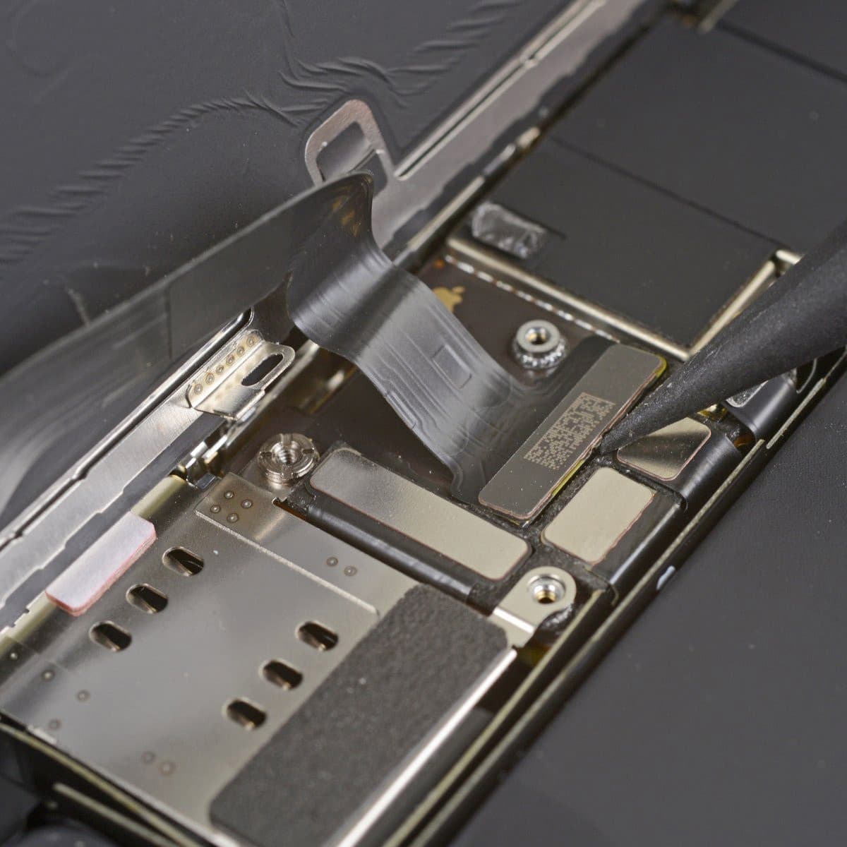 Ép cổ cáp màn hình iPhone 12 Pro