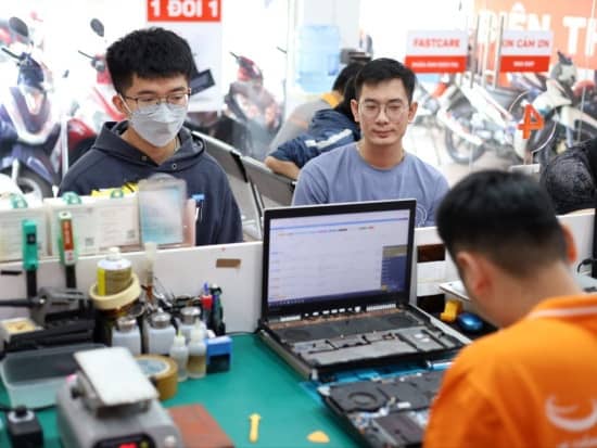Khách hàng quan sát trực tiếp Khách hàng quan sát trực tiếp