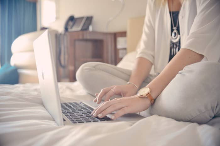 Sử dụng máy trên chăn đệm cản trở bộ tản nhiệt máy tính Sử dụng máy trên chăn đệm cản trở bộ tản nhiệt máy tính