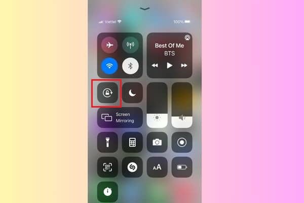 Cách tắt tự xoay màn hình iPhone qua Trung tâm điều khiển bước 2.2 Cách tắt tự xoay màn hình iPhone qua Trung tâm điều khiển bước 2.2