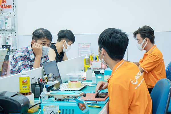 FASTCARE là nơi ép kính Vivo uy tín FASTCARE là nơi ép kính Vivo uy tín