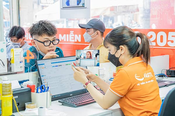 FASTCARE là nơi thay mặt kính Oppo chu đáo FASTCARE là nơi thay mặt kính Oppo chu đáo