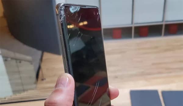 Dấu hiệu cho thấy mặt kính Samsung S10 đã bị hỏng bao gồm Dấu hiệu cho thấy mặt kính Samsung S10 đã bị hỏng bao gồm