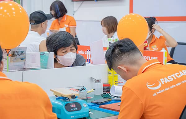 kỹ thuật thay mặt kính chu đáo