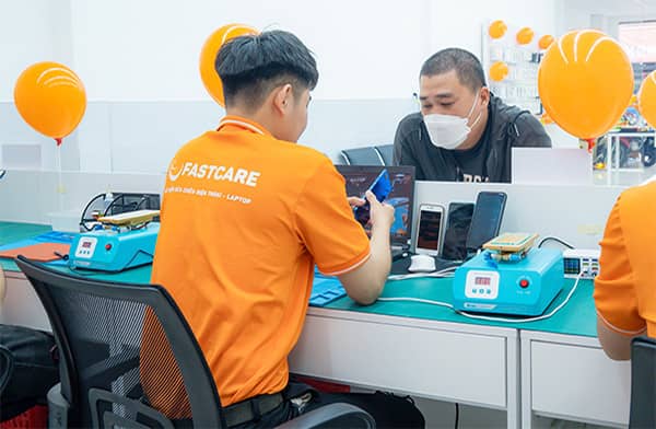 Thay pin nhanh chóng và minh bạch Thay pin nhanh chóng và minh bạch