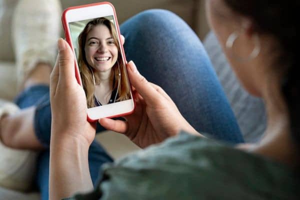 call-video-messenger-bi-lech-mat-hinh-top.jpeg