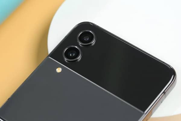 Camera sau Samsung Z Flip 4 Camera sau Samsung Z Flip 4