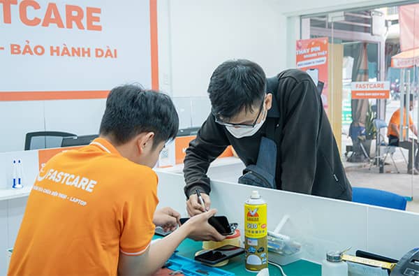 Hướng dẫn khách ký tên lên linh kiện đầy đủ trước khi sửa Hướng dẫn khách ký tên lên linh kiện đầy đủ trước khi sửa