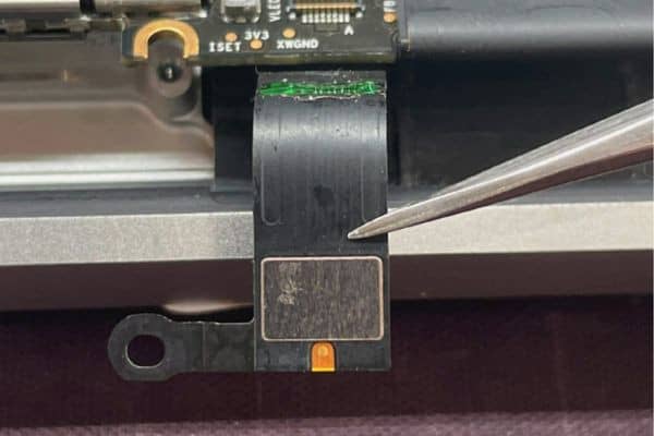 Màn hình MacBook bị ám hồng Màn hình MacBook bị ám hồng