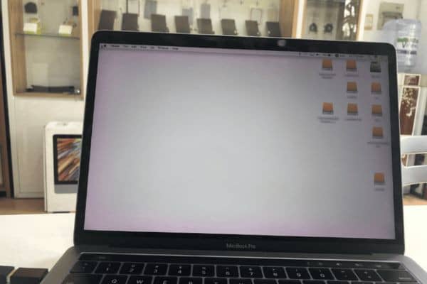 Màn hình MacBook bị ám hồng Màn hình MacBook bị ám hồng