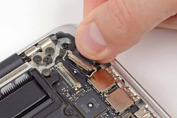 Màn hình MacBook bị ám hồng Màn hình MacBook bị ám hồng