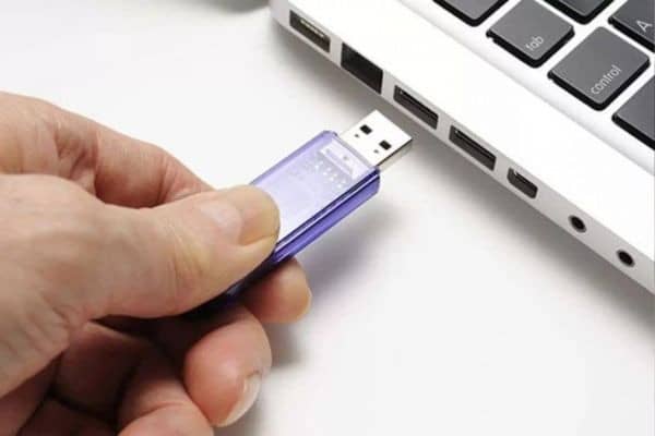 Màn hình MacBook bị ám hồng Màn hình MacBook bị ám hồng