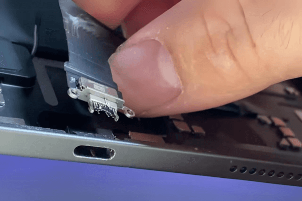 Thay chân sạc iPad Air 4 Thay chân sạc iPad Air 4