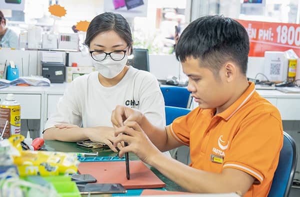 Thay loa trong Oppo Reno12 chuẩn xác và giá rẻ Thay loa trong Oppo Reno12 chuẩn xác và giá rẻ