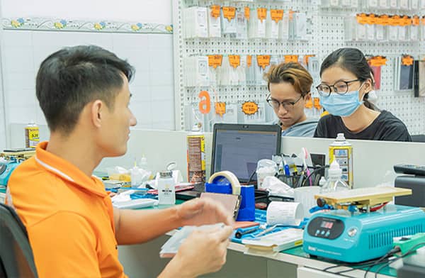 Quy trình thay nút nguồn iPad Pro 11 2018 ở FASTCARE bước 2 Quy trình thay nút nguồn iPad Pro 11 2018 ở FASTCARE bước 2