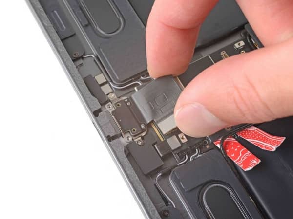 Thay chân sạc iPad Pro M1 11 Thay chân sạc iPad Pro M1 11