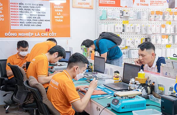 Trước khi thay nắp lưng Xiaomi 14T Trước khi thay nắp lưng Xiaomi 14T