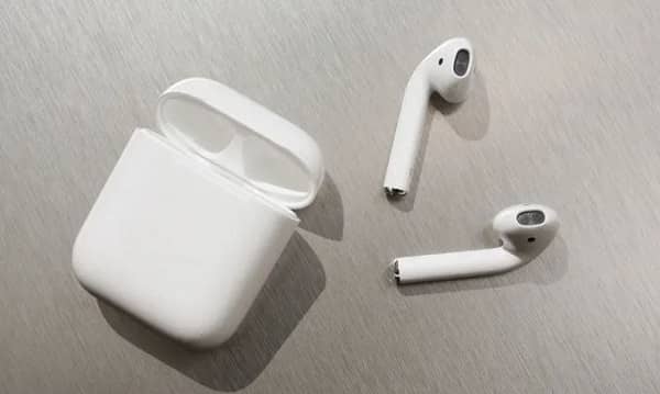 Airpods 1 hỏng vỏ ngoài Airpods 1 hỏng vỏ ngoài