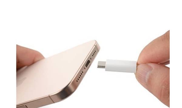 iPhone 16 Pro hỏng chân sạc iPhone 16 Pro hỏng chân sạc