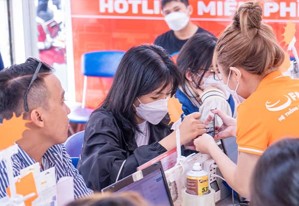 thay-vo-iphone-17-tai-fastcare.jpg