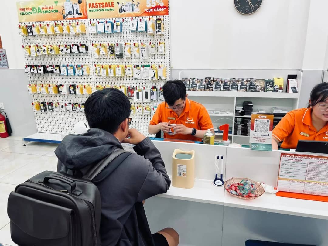 cua-hang-sua-chua-dien-thoai-fastcare-uy-tin-08.webp