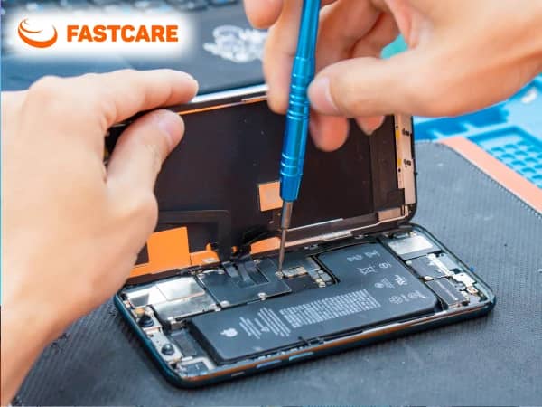 Quy trình thay màn hình iPhone 16 Plus loại UTECK Pro tại FASTCARE Quy trình thay màn hình iPhone 16 Plus loại UTECK Pro tại FASTCARE