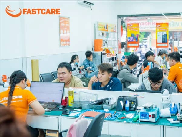 Quy trình thay màn hình iPhone 16 Pro Max loại UTECK Pro tại FASTCARE Quy trình thay màn hình iPhone 16 Pro Max loại UTECK Pro tại FASTCARE