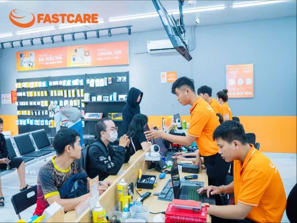Quy trình thay màn hình iPhone 16 Pro Max loại UTECK Pro+ tại FASTCARE Quy trình thay màn hình iPhone 16 Pro Max loại UTECK Pro+ tại FASTCARE