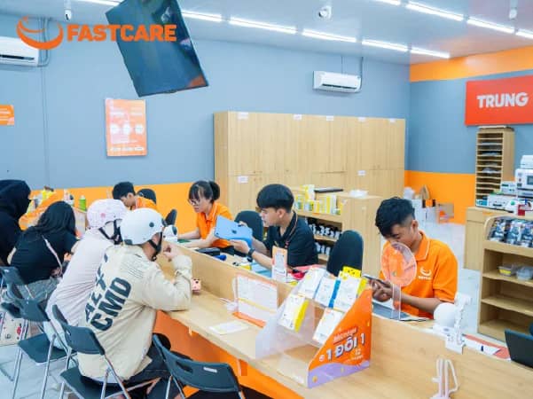 Quy trình thay màn hình iPhone 16e tại FASTCARE Quy trình thay màn hình iPhone 16e tại FASTCARE